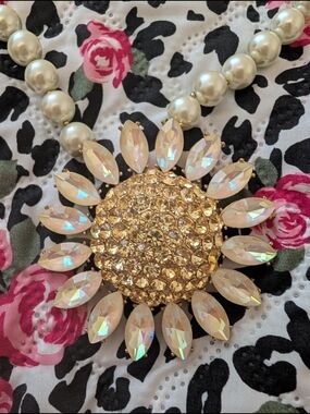 RARE! Betsey Johnson Daisy Necklace